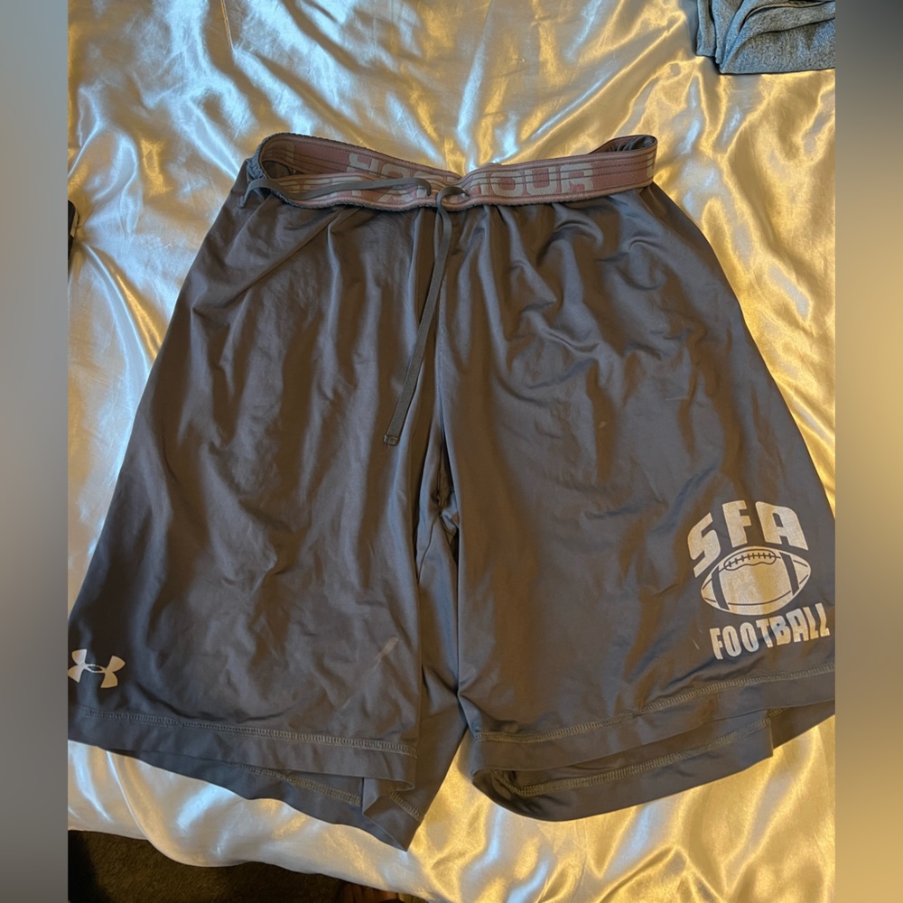 Gray size large under armor athletic shorts with drawstring
